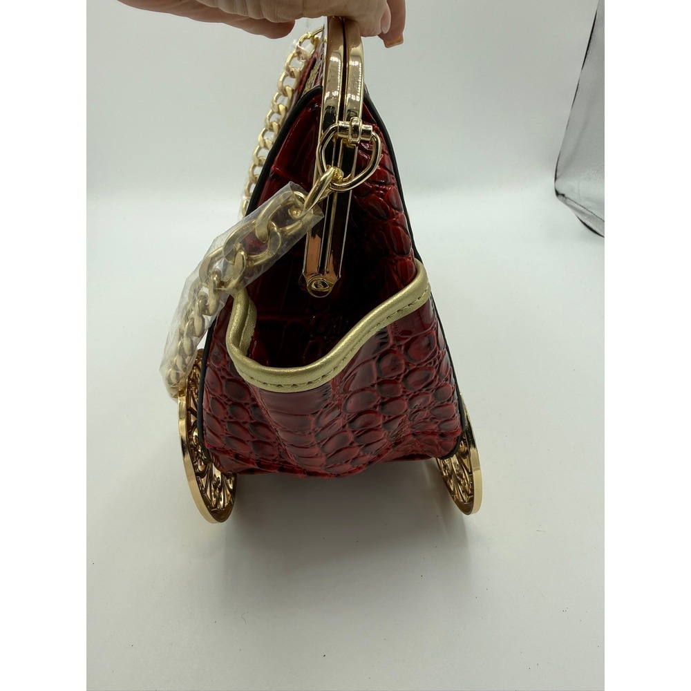 Red Faux Croc Embossed Cinderella Carriage Novelty Handbag Gold Wheels Crossbody - Picture 7 of 9